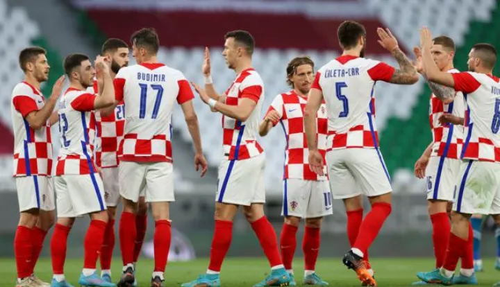 Doha, 26.03.2022 - Pripremna utakmica izmeД'u reprezentacija Hrvatske i Slovenije na Education City stadinu u Dohi, pred Svjetsko nogometno prvenstvo koje Д‡e se odrЕѕati u studenom i prosincu ove godine. Na slici hrvatski igraДЌi slave postignuti zgoditak.foto HINA/ Damir SENДЊAR/ ds