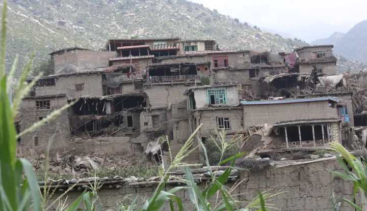 epa12342886 Damaged buildings after an earthquake in Kunar, Afghanistan, 01 September 2025. At least 800 people have been killed and some 2,000 injured after a shallow magnitude-6.0 earthquake and several aftershocks shook Nangarhar and Kunar in eastern Afghanistan overnight, officials reported Monday. EPA/STRINGER