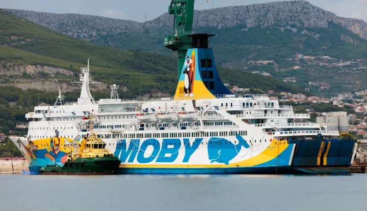 Split, 02.09.2025. - U tijeku su posljednje pripreme i procedure za odlazak broda Moby Drea iz splitskog brodogradilišta.foto HINA/ Miroslav Lelas/ lm