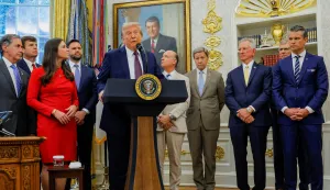 U.S. President Donald Trump, flanked by Representative Gary Palmer (R-AL), Senator Katie Britt (R-AL), Vice President JD Vance, Representative Robert Aderholt (R-AL), Representative Mike Rogers (R-AL), Senator Tommy Tuberville (R-AL), Secretary of the Air Force Troy Meink and Secretary of Defense Pete Hegseth, speaks during an event to announce that the Space Force Command will move from Colorado to Alabama, in the Oval Office at the White House in Washington, D.C., U.S., September 2, 2025. REUTERS/Brian Snyder  TPX IMAGES OF THE DAY Photo: BRIAN SNYDER/REUTERS