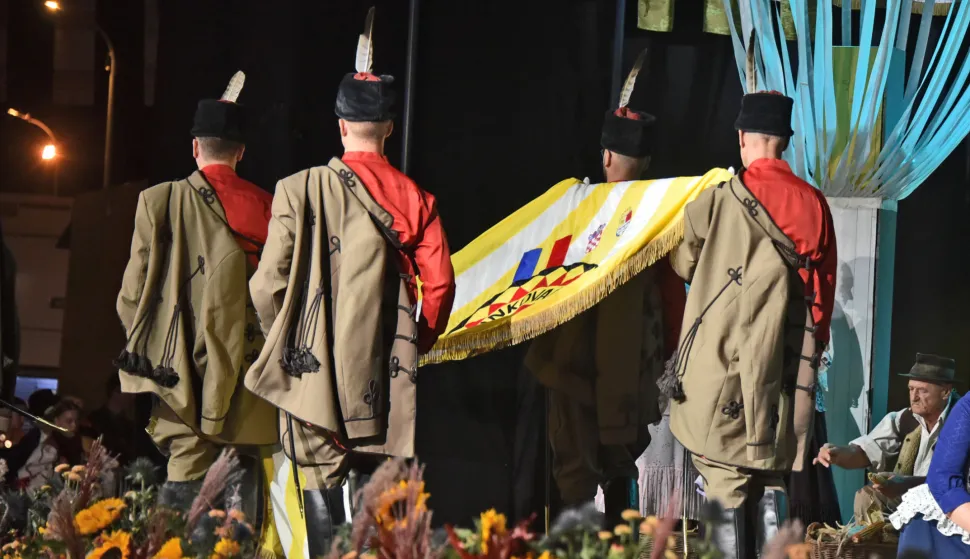 slavonija...Vinkovci...20.09.2024.59. Vinkovačke jeseni; Trg bana Josipa Šokčevića; program otvorenja 59. Vinkovačkih jeseni; Predsjednik Hrvatskoga sabora Gordan Jandroković otvorio 59. Vinkovačke jeseni;foto Gordan Panić