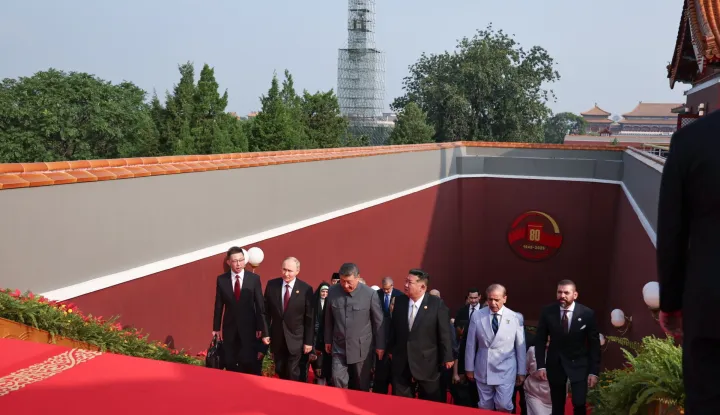 epa12347506 Russian President Vladimir Putin, Chinese President Xi Jinping, North Korean leader Kim Jong Un, Pakistani Prime Minister Shehbaz Sharif and heads of foreign delegations arrive to attend a military parade marking the 80th anniversary of victory in the Chinese People's War of Resistance against Japanese Aggression and the end of World War Two, in Tiananmen Square in Beijing, China, 03 September 2025. EPA/ALEXANDER KAZAKOV/SPUTNIK/KREMLIN POOL MANDATORY CREDIT