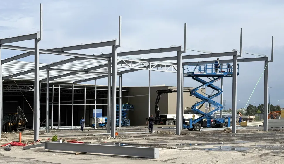 Osijek, 24. 04. 2025., Južna obilaznica, Garcos, obnova, skladi&scaron;te, skladi&scaron;ni prostor, radovi, industrijska hala, industrija, halaSNIMIO BRUNO JOBST