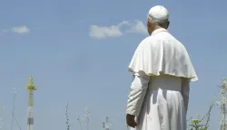 epa12185379 A handout picture provided by the Vatican Media shows Pope Leo XIV visiting the shortwave transmission center of the Vatican Radio, in Santa Maria di Galeria, near Rome, Italy, 19 June 2025. EPA/VATICAN MEDIA HANDOUT HANDOUT EDITORIAL USE ONLY/NO SALES