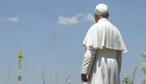 epa12185379 A handout picture provided by the Vatican Media shows Pope Leo XIV visiting the shortwave transmission center of the Vatican Radio, in Santa Maria di Galeria, near Rome, Italy, 19 June 2025. EPA/VATICAN MEDIA HANDOUT HANDOUT EDITORIAL USE ONLY/NO SALES