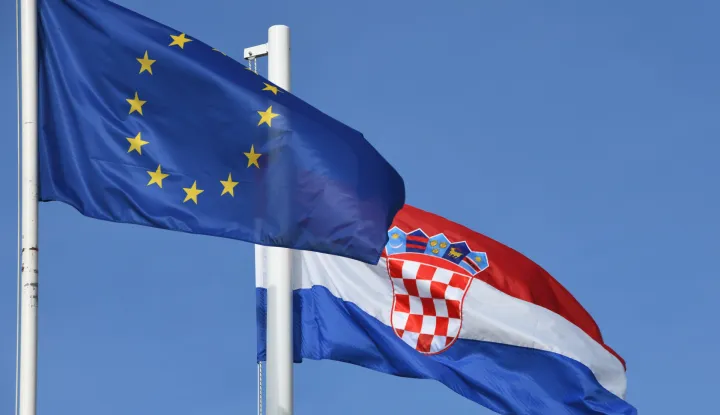 09.04.2022., Sibenik - Zastava Europske unije i Republike Hrvatske. Photo: Hrvoje Jelavic/PIXSELL