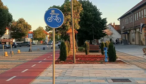 U centru Gradišta, rujan 2025.snimila Marija Lešić Omerović