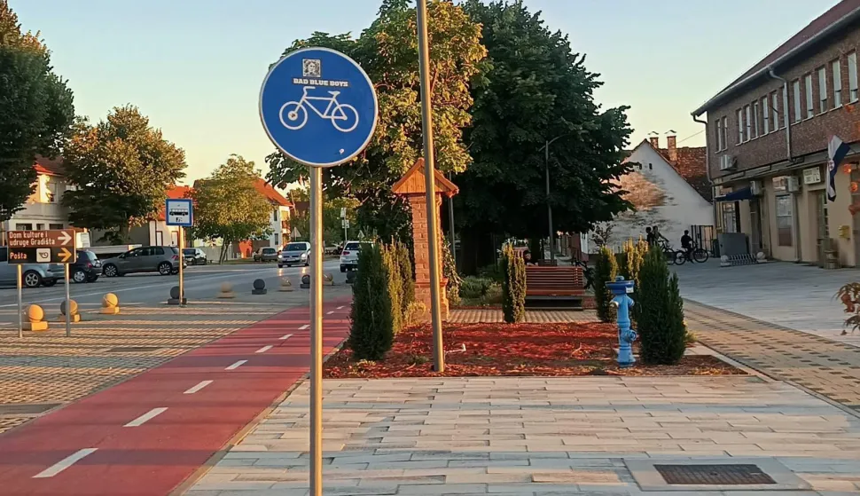 U centru Gradišta, rujan 2025.snimila Marija Lešić Omerović