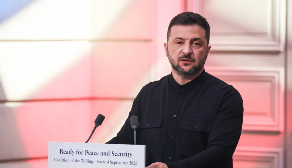 epa12351899 Ukraine's President Volodymyr Zelensky addresses a press conference following the Coalition of the Willing Summit, at the Elysee Palace in Paris, France, 04 September 2025. European leaders and Ukrainian President Volodymyr Zelensky met in Paris on 04 September 2025 in a renewed effort to pressure Russia's President Vladimir Putin after he vowed that Russia will continue fighting in Ukraine if no peace deal is reached. EPA/LUDOVIC MARIN/POOL MAXPPP OUT