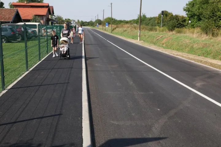 Zavr&scaron;eni radovi na nogostupu i cesti na spoju Duge i Zelene ulice u Brije&scaron;ću mo cvjetno