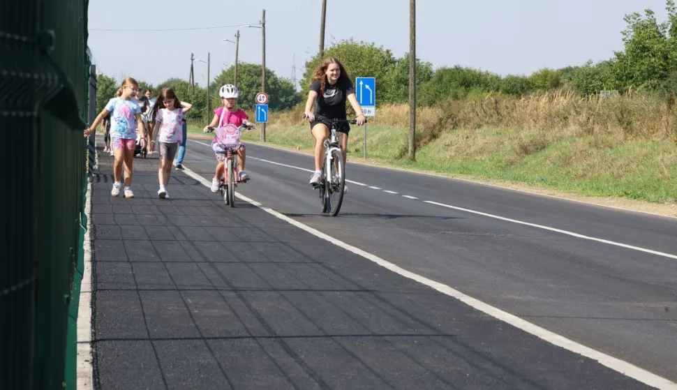 Zavr&scaron;eni radovi na nogostupu i cesti na spoju Duge i Zelene ulice u Brije&scaron;ću mo cvjetno