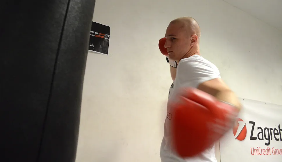 osijek, 3 listopada 2018, 20,00 sati, sport, boks, dvorana Gradski vrt boksačka dvorana. Zvonimir Rebolja, boksač, boksački klub osijeksnimio zdenko pušić