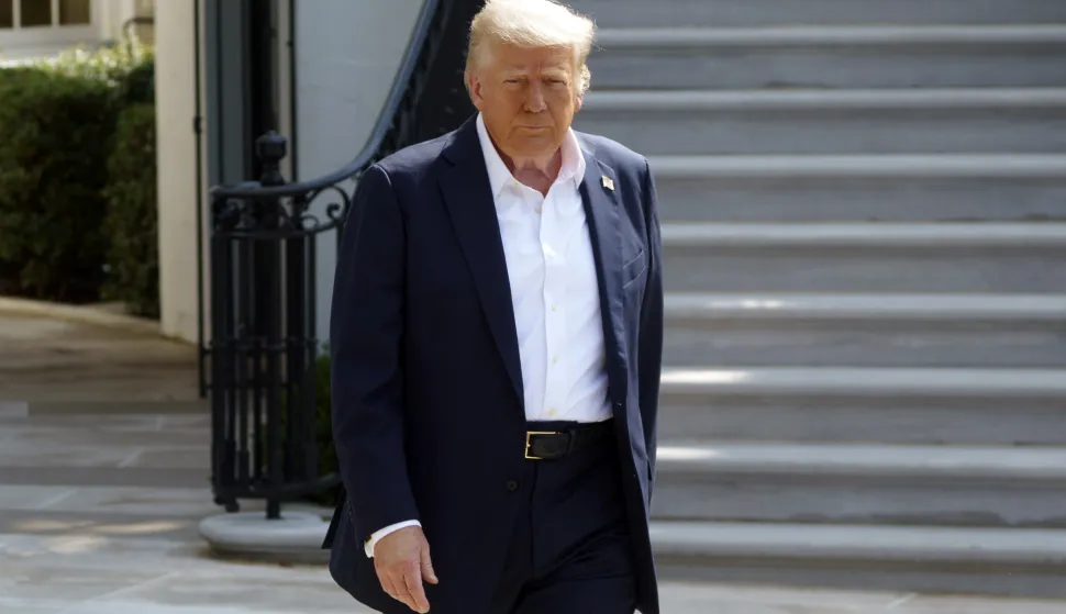 epa12231994 US President Donald Trump speaks to the media before leaving the White House on board Marine One, in Washington, DC, USA, 11 July 2025. President Trump and First Lady Melania Trump are due to visit Texas after flooding in Kerr County killed at least 121 people. EPA/WILL OLIVER