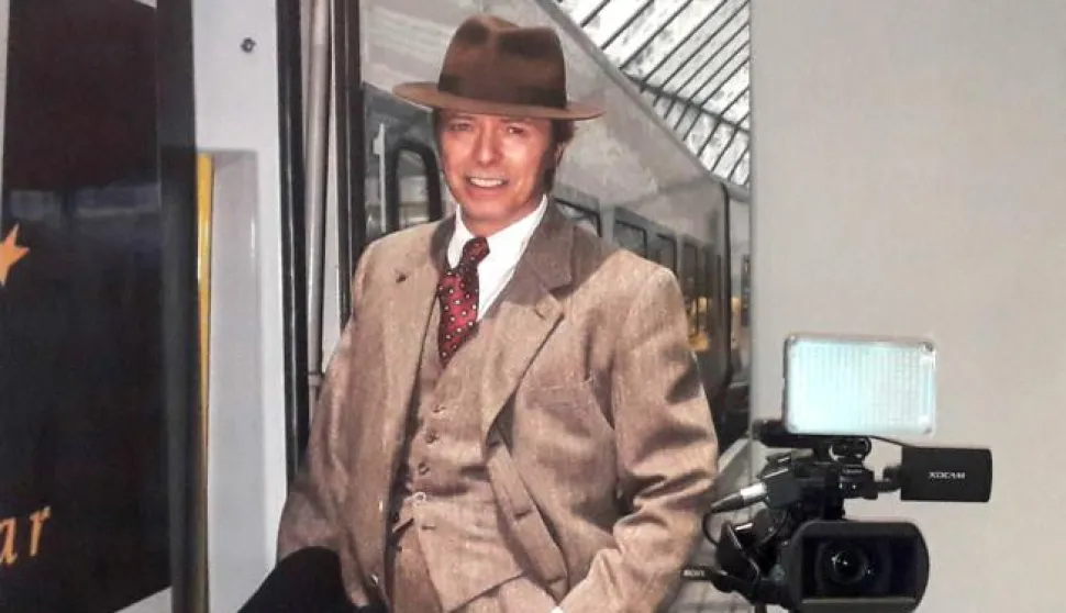 Zagreb, 2.2.2017.- Malo vie od godinu dana nakon smrti Davida Bowieja, u četvrtak je u Muzeju za umjetnost i obrt (MUO) otvorena izloba "David Bowie by Brian Raić", s četrdesetak odabranih fotografija iz bogatog opusa fotografa koji je vie od dvadeset godina blisko surađivao s velikim glazbenikom.foto HINA/ Anamarija Grbin/ ua------MOZAIK, 3 stupca