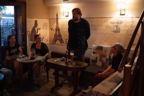 Osijek, 04. 09. 2025., Tribina Lajanje s mjeseca, Magis Poetry CaffeIvana Crnoja; Ivan Zrinu&scaron;ić; tribina; azil za pse; udruga Mali Nemo; Hrvatsko dru&scaron;tvo pisaca