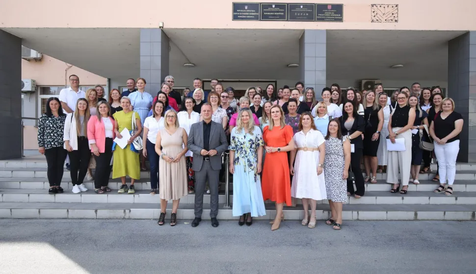 Virovitičko-podravska županija potpisala ugovore s 55 pomoćnika u nastavi: Svi učenici s teškoćama dobit će podršku