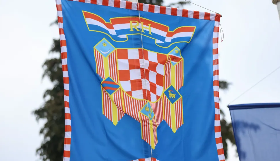 Zagreb, 18.02.2025 - Predsjednik Republike Zoran Milanović u utorak će položiti prisegu za svoj drugi petogodi&scaron;nji mandat, inauguraciji u Uredu predsjednika na Pantovčaku prisustvovat će stotinjak uzvanika, među njima i četvero potpredsjednika Sabora, ali nitko iz Vlade. Na slici zastava Presjednika Republike Hrvatske.foto HINA/ Damir SENČAR/ ds