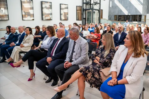 POŽEGA Povezivanje domaćih industrijskih potencijala s obrambenim potrebama i uključivanje hrvatskih tvrtki u međunarodne dobavne lance, u kontekstu jačanja europske obrambene politike, bila je glavna tema 3. Regionalne konferencije &ndash; Požega 2025 Mislimo gospodarski, razvijamo regionalno,5. 9. 2025.