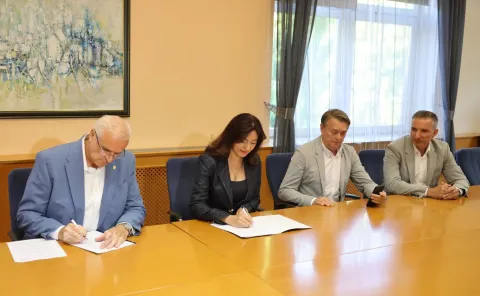 Potpisivanje Ugovora u Gradu Belom Manastir - Igor Pavelić, Nataša Tramišak, Goran Ivanović i Tomislav Rob