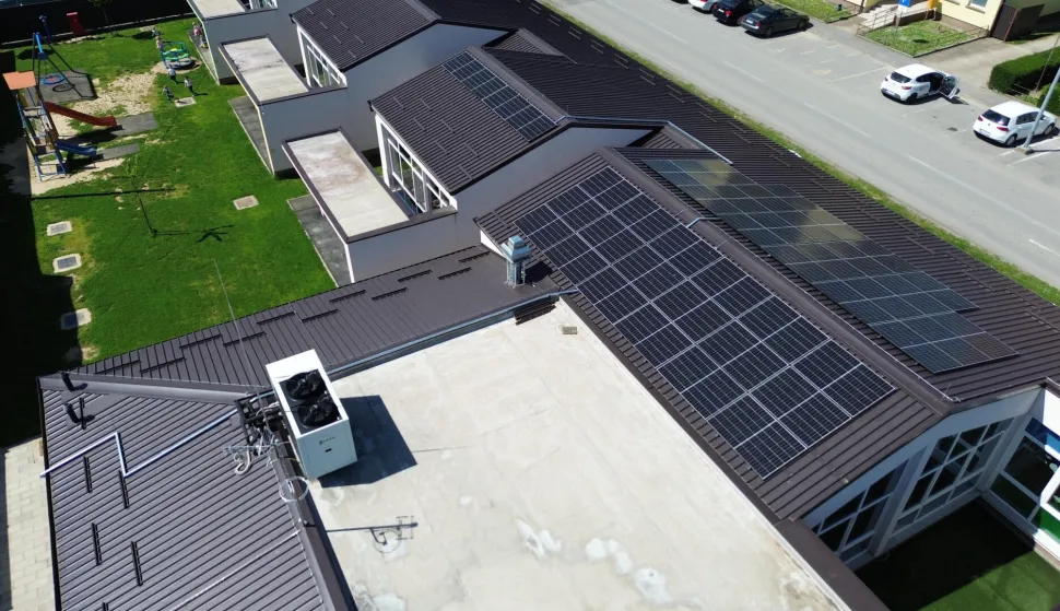 Gorjani (Đakovo)Postavljeni soalri na zgrade Općine i Dječji vrtić KrijesnicaRujan 2025.