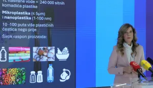 Zagreb.8.9.2025.- Održana je tiskovna konferencija eurozastupnice Biljane Borzan o mikroplastici u hrani i piću.Foto HINA/Tomislav Pavlek/ tp