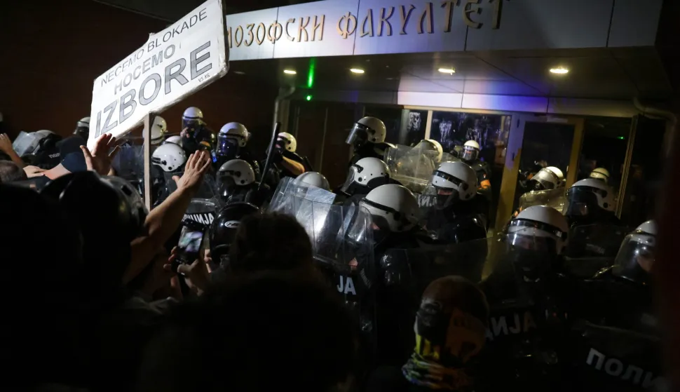 epa12355718 Protesters face riot police during a demonstration against police brutality in Novi Sad, Serbia, 05 September 2025. The university students' protests initially sparked by the Novi Sad railway station canopy collapse on 01 November 2024 have since grown into demands for early elections. EPA/ANDREJ CUKIC
