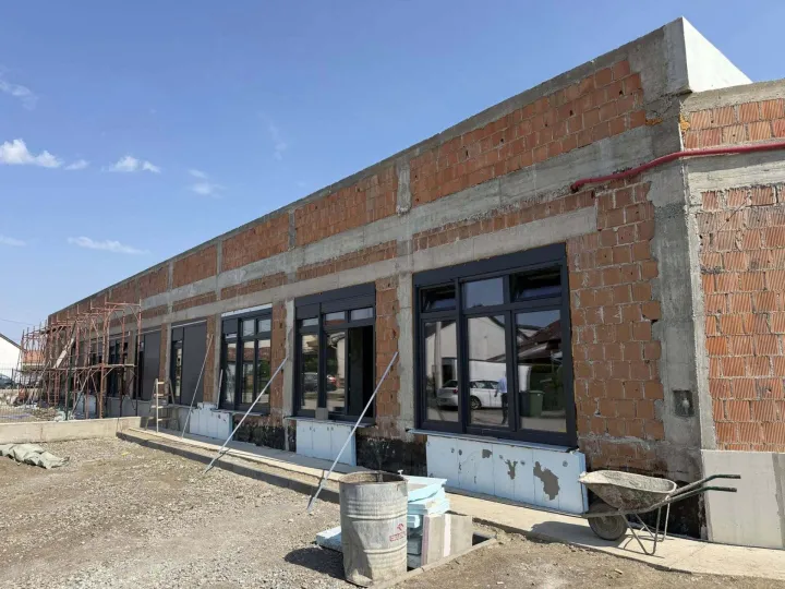 VINKOVCIGradonačelnik Josip Romić sa suradnicima uvjerio se kako se radovi na dogradnji vinkovačkog Dječjeg vrtića Naša radost u četvrti Radićev blok odvijaju prema planuRUJAN 2025.