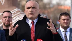 Vukovar, 13.03.2025. - Ispred zgrade poglavarstva na konferenciji za novinare SDP-a predstavljen je Kruno Raguž, SDP-ov kandidat za gradonačelnika Vukovara. Uz Raguža, na konferenciji su govorili Siniša Hajdaš Dončić, predsjednik SDP-a, Mario Milinković, predsjednik SDP-a Vukovarsko-srijemske županije, Martina Vlašić Iljkić, kandidatkinja za županicu Požeško-slavonske županije, Ivana Ribarić Majanović, kandidatkinja za županicu Brodsko-posavske županije, Marko Krička, glavni tajnik SDP-a i Vinko Kovačić predsjednik Savjeta za ratne veterane SDP-a Hrvatske. Na fotografiji Kruno Raguž.foto HINA/ Gordan PANIĆ/ gp