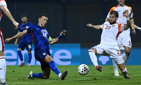 08.09.2025., stadion Maksimir, Zagreb - Kvalifikacije za FIFA Svjetsko nogometno prvenstvo 2026., skupina L, Hrvatska - Crna Gora. Ivan Perisic i Nikola Sipcic Photo: Marko Lukunic/PIXSELL