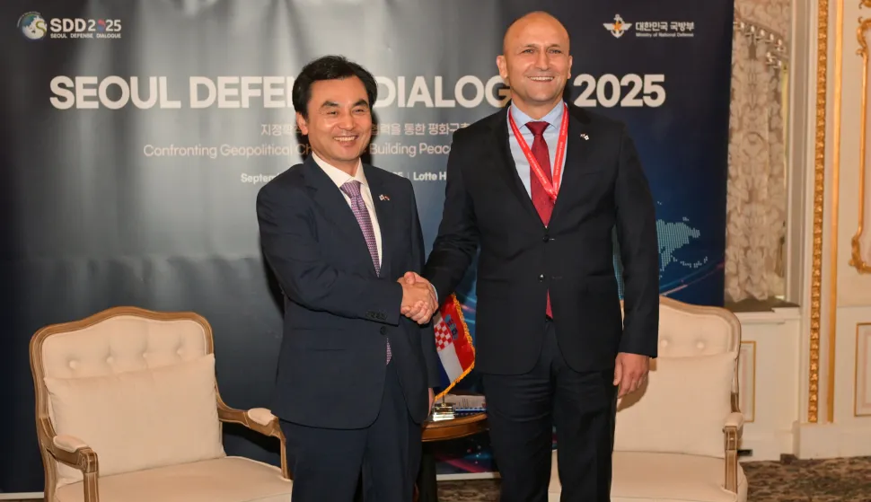 Potpredsjednik Vlade Republike Hrvatske i ministar obrane Ivan Anu&scaron;ić boravi u službenom posjetu Republici Koreji, gdje sudjeluje na Seulskom obrambenom dijalogu (Seoul Defense Dialogue 2025), koji se održava u glavnom gradu Seulu. 