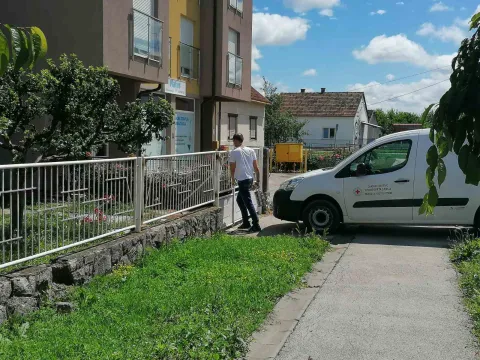 Podjela kuhanih obroka u Županjiarhiva