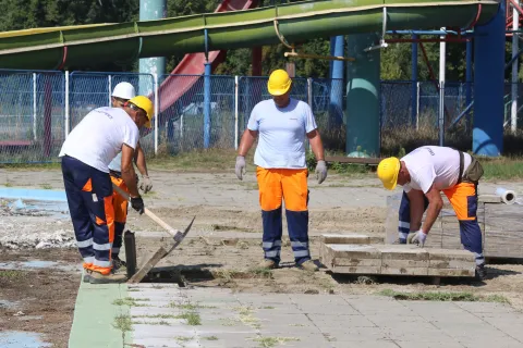 Osijek, 09. 09. 2025, Kopika (prilaz od nasipa u Tvrđavicu, prvo skretanje lijevo). Početak druge faze rekonstrukcije Copacabene, Ivan Radić...snimio GOJKO MITIĆ