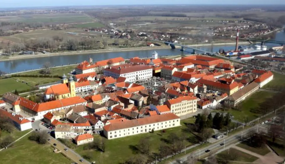snimio Davor KIBEL,Osijek, 04.03.2017.  Osijek iz zraka, rijeka Drava, Tvrđa