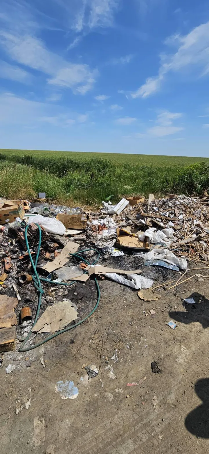 Semeljci - Neovlašteni skupljači s 15 kamiona otpada na - cesturujan 2025.