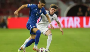 epa12365615 Serbia's Kosta Nedeljkovic (L) in action against England's Anthony Gordon (R) during the 2026 FIFA World Cup European Qualifiers Group K soccer match between Serbia and England in Belgrade, Serbia, 09 September 2025. EPA/ANDREJ CUKIC