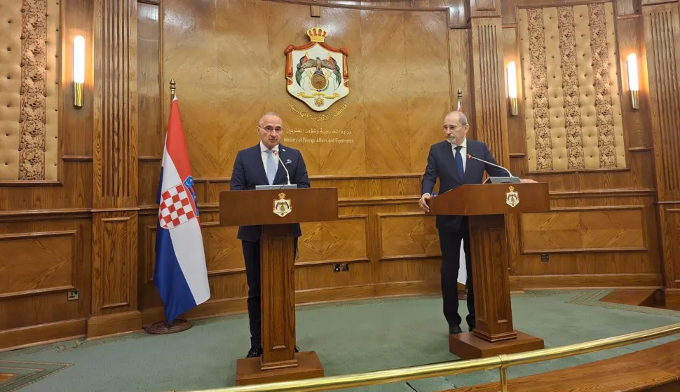 Zagreb, 10.09.2025. - Hrvatska ne odstupa od dvodržavnog rješenja za sukob Izraelaca i Palestinaca, a prioritet joj je ublažavanje patnje civila u Gazi, rekao je u srijedu ministar vanjskih poslova Gordan Grlić Radman jordanskom kolegi Ajmanu Safadiju u Amanu. Na fotografiji Gordan Grlić Radman, Ayman Safadi. foto HINA/ MVEP/ tm