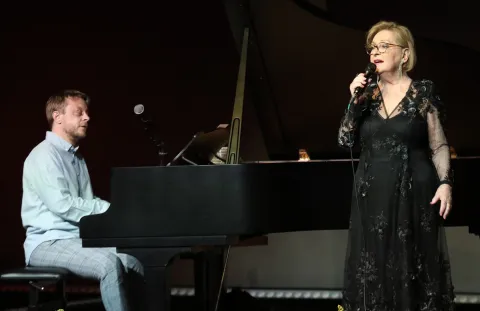 03.06.2021., Sibenik - U Kuci umjetnosti Arsen odrzan je prvi koncert. Nastupili su Gabi Novak i Matija Dedic uz Marka Ramljaka. rPhoto: Dusko Jaramaz/PIXSELL