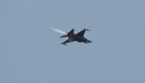 Polish Air Force F-16 fighter jet flies during rehearsal for the annual Radom Air Show, moments before crashing, in Radom, Poland, August 28, 2025, in this still image obtained from social media video. EPRA SKYLINE/Damian Banasik via REUTERS THIS IMAGE HAS BEEN SUPPLIED BY A THIRD PARTY. MANDATORY CREDIT. NO RESALES. NO ARCHIVES. Photo: EPRA SKYLINE/Damian Banasik/REUTERS