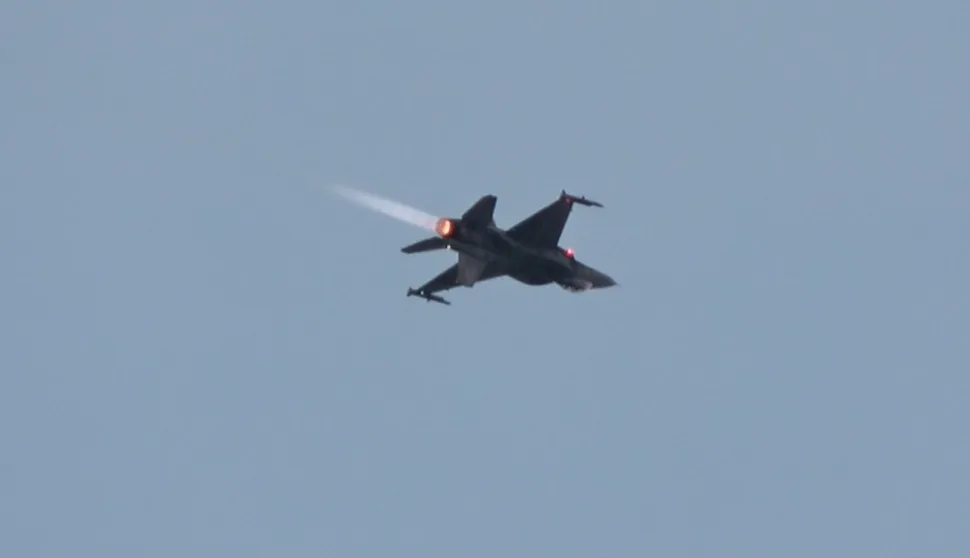 Polish Air Force F-16 fighter jet flies during rehearsal for the annual Radom Air Show, moments before crashing, in Radom, Poland, August 28, 2025, in this still image obtained from social media video. EPRA SKYLINE/Damian Banasik via REUTERS THIS IMAGE HAS BEEN SUPPLIED BY A THIRD PARTY. MANDATORY CREDIT. NO RESALES. NO ARCHIVES. Photo: EPRA SKYLINE/Damian Banasik/REUTERS