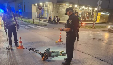 Dječak (14) se zabio električnim romobilom u automobil u osječkoj Retfali