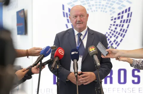 Osijek, 11. 09. 2025., GC, Međunarodni sajam sigurnosti i obrane; DEFCROS 2, DEFCROS, oružje, obrana, naoružanje, Marijan MarekovićSNIMIO BRUNO JOBST