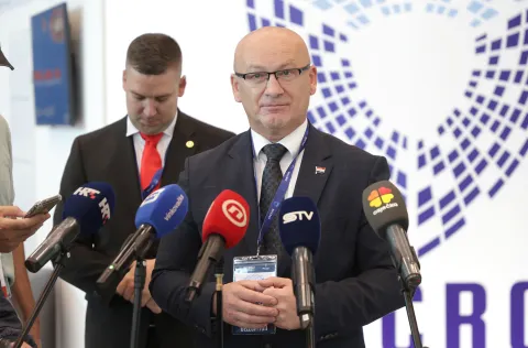 Osijek, 11. 09. 2025., GC, Međunarodni sajam sigurnosti i obrane; DEFCROS 2, DEFCROS, oružje, obrana, naoružanje, Tomislav BilandžićSNIMIO BRUNO JOBST