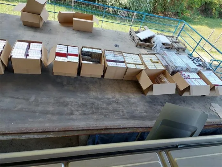 Na graničnom prijelazu Erdut zaplijenjeno skoro pola milijuna cigareta