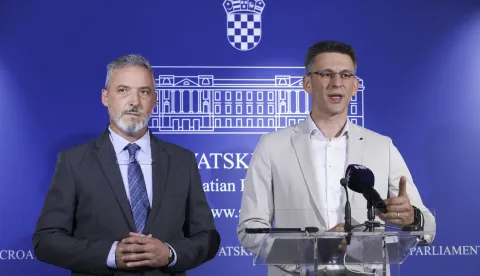 Zagreb, 12.09.2025. - Predsjednik Mosta Božo Petrov i voditelj Savjeta za zdravstvo Mosta Ivan Bekavac održali su konferenciju za medije na temu unaprjeđenja palijativne skrbi u Hrvatskoj. Na fotografiji Ivan Bekavac, Božo Petrov. foto HINA/ Lana SLIVAR DOMINIĆ/ lsd
