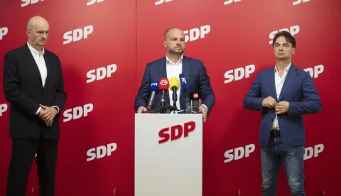 Zagreb, 12.09.2025 - Predsjednik SDP-a Siniša Hajdaš Dončić, predsjednik SDP-ovog Savjeta za gospodarski razvoj i turizam Josip Tica te predsjednik SDP-ovog Savjeta za regionalni razvoj i europske fondove Branko Grčić održali suvkonferenciju za medije s temom stajalište SDP-a o učincima državnih subvencija na kretanje plaća i inflacije. foto HINA/ Daniel KASAP/ dk