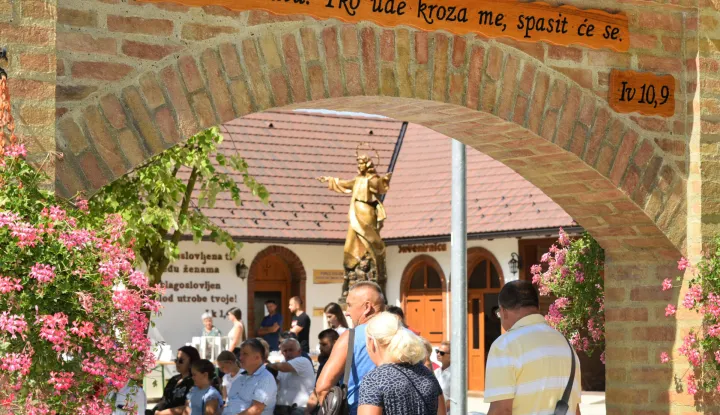slavonija...sumanovci, gunja...15.08.2021.svetiste majke dobre nade, sumanovci; svetkovina velike gospe; misno slavlje predvodio svecenik ivan benakovic;foto Gordan Panić