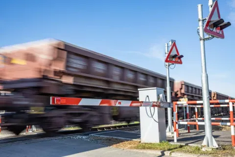 Radić, Josipovac, Ulica kralja Držislava, osiguran pružni prijelaz, rampa, listopad