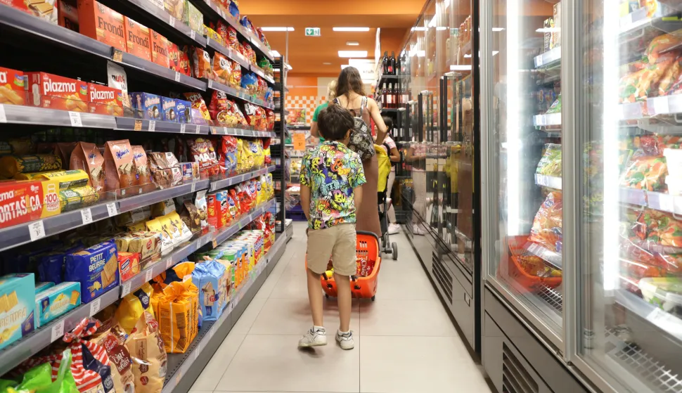 Slavonski Brod, 09. 09. 2025., Studenac, Studenac - Slavonski Brod, Studenac, Studenac market, trgovina; kupovina; cijena; cijene; kupovna moć; potrošačka košarica; prehrambeni proizvod; policaSNIMIO BRUNO JOBST