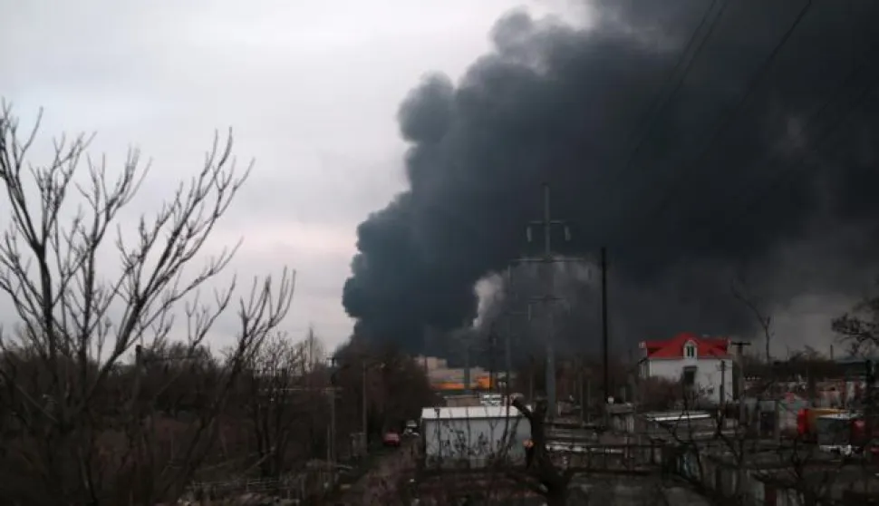 epa09867532 Smoke billows after a Russian strike in the early morning hit an oil refinery near the city of Odesa, Ukraine, 03 April 2022. EPA/GEORGE VITSARAS