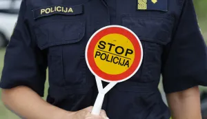 Osijek, 16. 07. 2025., slobodnjak, slobodnjaci, policija; STOP; STOP policija; prometna palica; STOP palica; zaustavljanje vozilaSNIMIO BRUNO JOBST